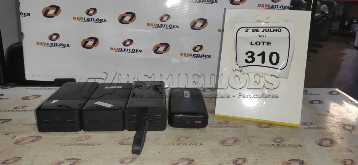 LOTE 310 - 04 POWER BANK DE MARCAS DIVERSAS. (NO ESTADO) ATENÇÃO! FAZER A VISITAÇÃO ANTES DE ARREMATAR, NÃO SABEMOS SE FUNCIONA, LEILÃO NÃO TEM GARANTIA E NEM DEVOLUÇÃO, SUJEITO A POSSÍVEIS AVARIAS VISÍVEIS/OCULTAS E/OU AUSÊNCIA DE COMPONENTES.