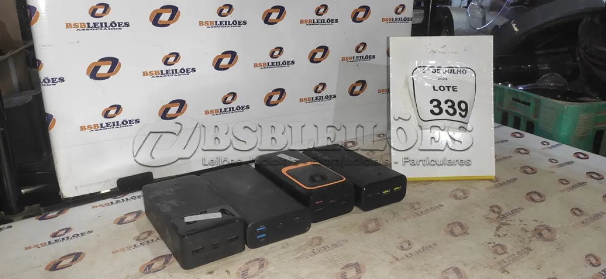 LOTE 339 - 04 POWER BANK DE MARCAS DIVERSAS. (NO ESTADO) ATENÇÃO! FAZER A VISITAÇÃO ANTES DE ARREMATAR, NÃO SABEMOS SE FUNCIONA, LEILÃO NÃO TEM GARANTIA E NEM DEVOLUÇÃO, SUJEITO A POSSÍVEIS AVARIAS VISÍVEIS/OCULTAS E/OU AUSÊNCIA DE COMPONENTES.