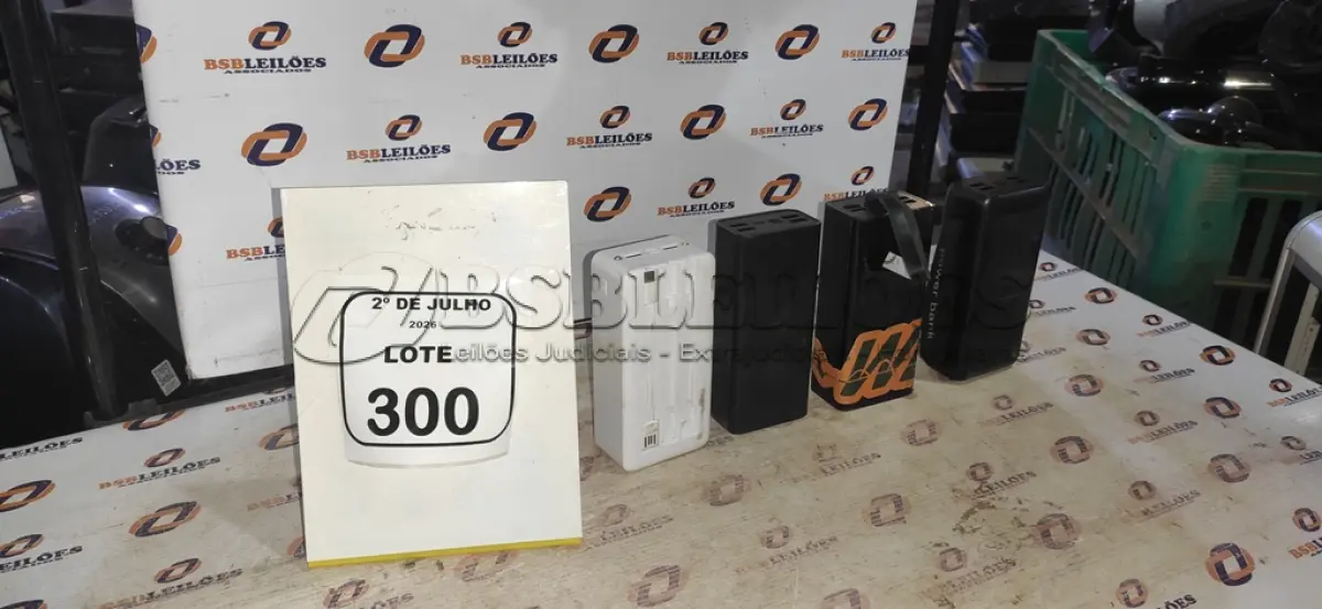 LOTE 300 - 04 POWER BANK DE MARCAS DIVERSAS. (NO ESTADO) ATENÇÃO! FAZER A VISITAÇÃO ANTES DE ARREMATAR, NÃO SABEMOS SE FUNCIONA, LEILÃO NÃO TEM GARANTIA E NEM DEVOLUÇÃO, SUJEITO A POSSÍVEIS AVARIAS VISÍVEIS/OCULTAS E/OU AUSÊNCIA DE COMPONENTES.