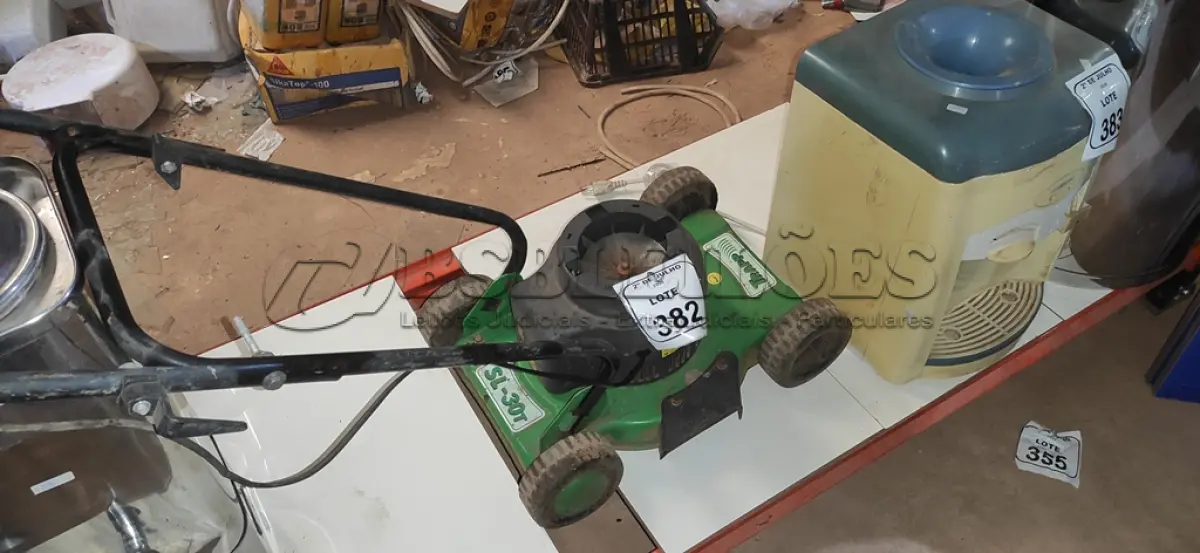 LOTE 382 - 01 MÁQUINA DE CORTAR GRAMA MODELO SL 300-TMARCA TRAPP. (NO ESTADO) ATENÇÃO! FAZER A VISITAÇÃO ANTES DE ARREMATAR, NÃO SABEMOS SE FUNCIONA, LEILÃO NÃO TEM GARANTIA E NEM DEVOLUÇÃO, SUJEITO A POSSÍVEIS AVARIAS VISÍVEIS/OCULTAS E/OU AUSÊNCIA DE COMPONENTES.