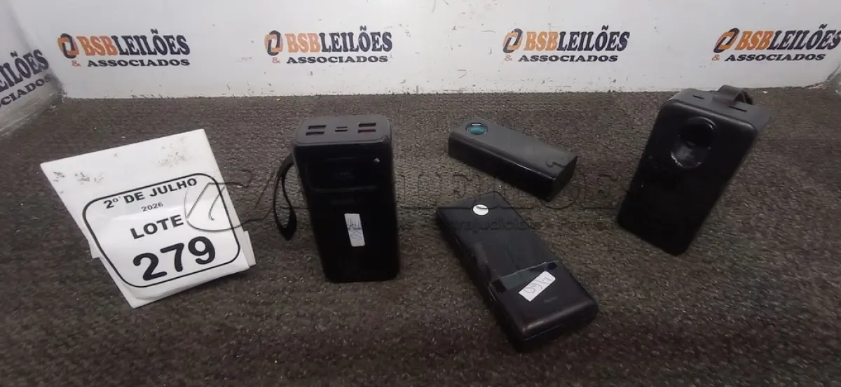 LOTE 279 - 04 POWER BANK DE MARCAS DIVERSAS. (NO ESTADO) ATENÇÃO! FAZER A VISITAÇÃO ANTES DE ARREMATAR, NÃO SABEMOS SE FUNCIONA, LEILÃO NÃO TEM GARANTIA E NEM DEVOLUÇÃO, SUJEITO A POSSÍVEIS AVARIAS VISÍVEIS/OCULTAS E/OU AUSÊNCIA DE COMPONENTES.