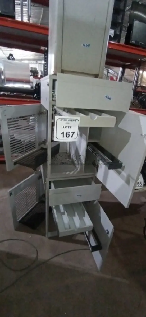 LOTE 167 - 01 BEBEDOURO DE COLUNA E 02 ARMÁRIOS BAIXOS COM 01 GAVETA E SUPORTE PARA CPU EM MADEIRA. (NO ESTADO) ATENÇÃO! FAZER A VISITAÇÃO ANTES DE ARREMATAR, NÃO SABEMOS SE FUNCIONA, LEILÃO NÃO TEM GARANTIA E NEM DEVOLUÇÃO, SUJEITO A POSSÍVEIS AVARIAS VISÍVEIS/OCULTAS E/OU AUSÊNCIA DE COMPONENTES.