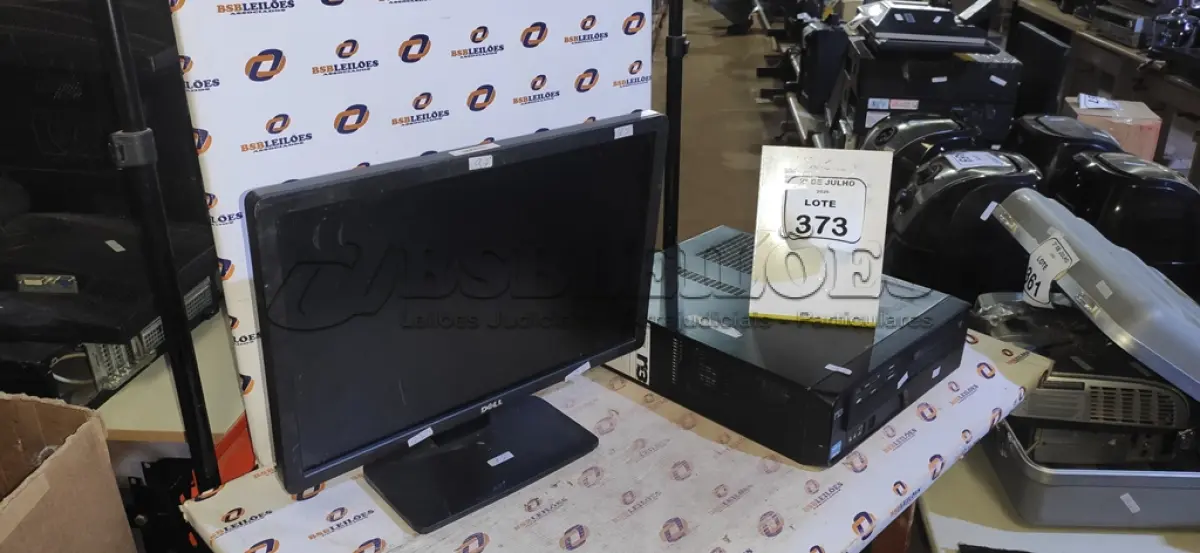 LOTE 373 - 01 CPU N3 E 01 MONITOR MARCA DELL. (NO ESTADO) ATENÇÃO! FAZER A VISITAÇÃO ANTES DE ARREMATAR, NÃO SABEMOS SE FUNCIONA, LEILÃO NÃO TEM GARANTIA E NEM DEVOLUÇÃO, SUJEITO A POSSÍVEIS AVARIAS VISÍVEIS/OCULTAS E/OU AUSÊNCIA DE COMPONENTES.