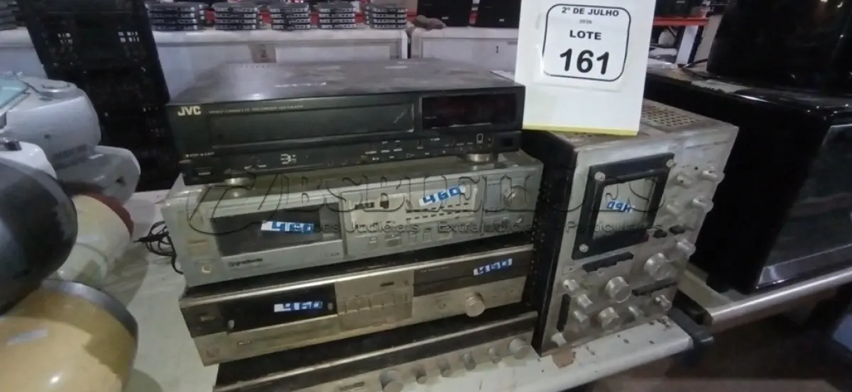 LOTE 161 - 01 APARELHO DE VÍDEO CASSETE, 01 TOCA FITAS, 01 TAPE DECK E 01 PROGRAMADOR DE ÁUDIO. (NO ESTADO) ATENÇÃO! FAZER A VISITAÇÃO ANTES DE ARREMATAR, NÃO SABEMOS SE FUNCIONA, LEILÃO NÃO TEM GARANTIA E NEM DEVOLUÇÃO, SUJEITO A POSSÍVEIS AVARIAS VISÍVEIS/OCULTAS E/OU AUSÊNCIA DE COMPONENTES.