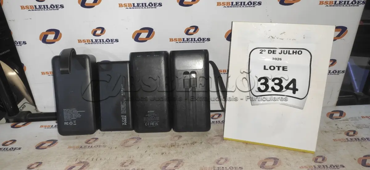 LOTE 334 - 04 POWER BANK DE MARCAS DIVERSAS. (NO ESTADO) ATENÇÃO! FAZER A VISITAÇÃO ANTES DE ARREMATAR, NÃO SABEMOS SE FUNCIONA, LEILÃO NÃO TEM GARANTIA E NEM DEVOLUÇÃO, SUJEITO A POSSÍVEIS AVARIAS VISÍVEIS/OCULTAS E/OU AUSÊNCIA DE COMPONENTES.
