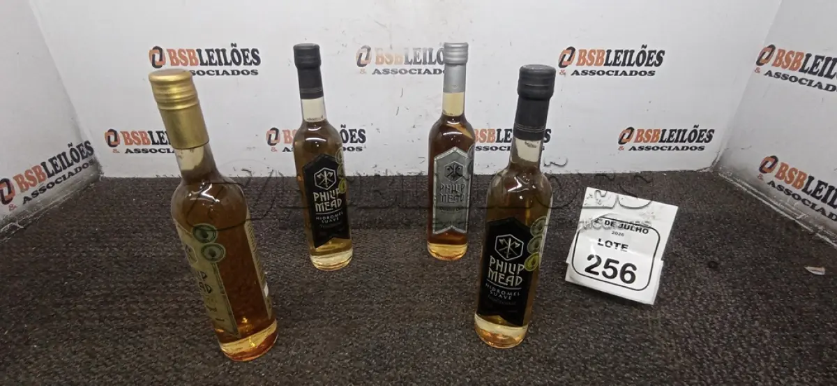 LOTE 256 - 04 GARRAFAS DE HIDROMEL DE 500ML DE SABORES DIVERSOS MARCA PHILIP MEAD. (NO ESTADO) ATENÇÃO! FAZER A VISITAÇÃO ANTES DE ARREMATAR, NÃO SABEMOS SE FUNCIONA, LEILÃO NÃO TEM GARANTIA E NEM DEVOLUÇÃO, SUJEITO A POSSÍVEIS AVARIAS VISÍVEIS/OCULTAS E/OU AUSÊNCIA DE COMPONENTES.