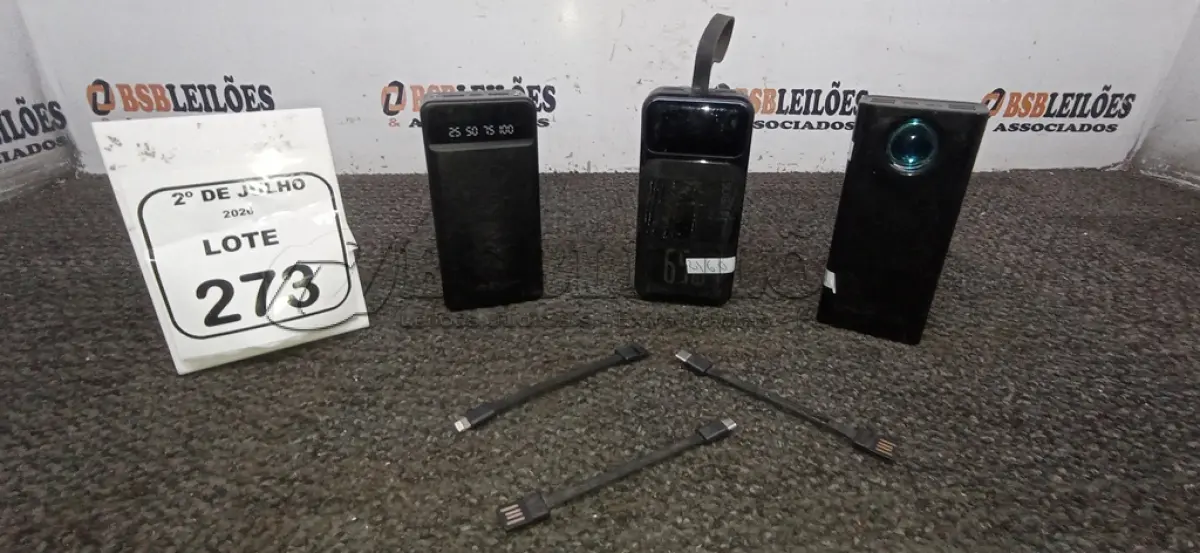 LOTE 273 - 04 POWER BANK DE MARCAS DIVERSAS. (NO ESTADO) ATENÇÃO! FAZER A VISITAÇÃO ANTES DE ARREMATAR, NÃO SABEMOS SE FUNCIONA, LEILÃO NÃO TEM GARANTIA E NEM DEVOLUÇÃO, SUJEITO A POSSÍVEIS AVARIAS VISÍVEIS/OCULTAS E/OU AUSÊNCIA DE COMPONENTES.