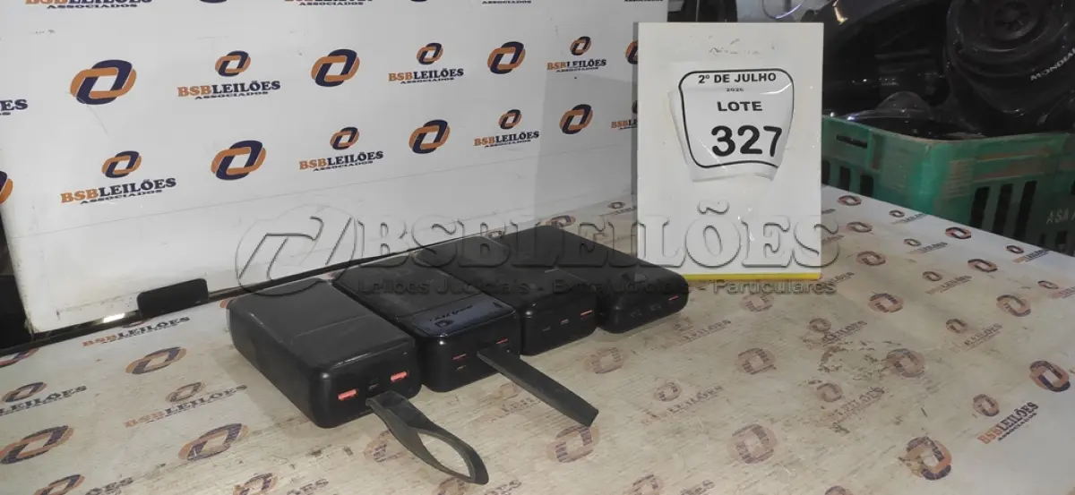 LOTE 327 - 04 POWER BANK DE MARCAS DIVERSAS. (NO ESTADO) ATENÇÃO! FAZER A VISITAÇÃO ANTES DE ARREMATAR, NÃO SABEMOS SE FUNCIONA, LEILÃO NÃO TEM GARANTIA E NEM DEVOLUÇÃO, SUJEITO A POSSÍVEIS AVARIAS VISÍVEIS/OCULTAS E/OU AUSÊNCIA DE COMPONENTES.