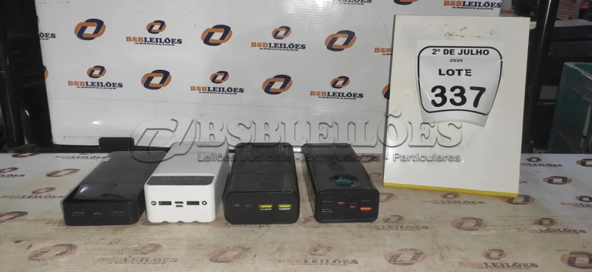 LOTE 337 - 04 POWER BANK DE MARCAS DIVERSAS. (NO ESTADO) ATENÇÃO! FAZER A VISITAÇÃO ANTES DE ARREMATAR, NÃO SABEMOS SE FUNCIONA, LEILÃO NÃO TEM GARANTIA E NEM DEVOLUÇÃO, SUJEITO A POSSÍVEIS AVARIAS VISÍVEIS/OCULTAS E/OU AUSÊNCIA DE COMPONENTES.