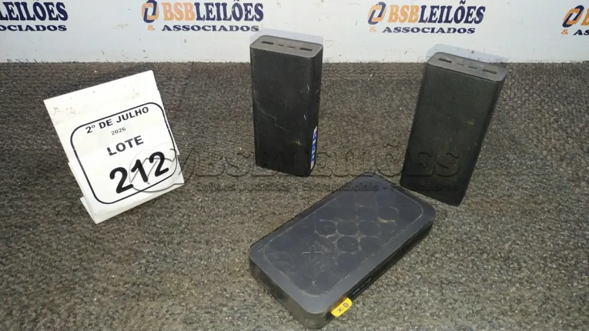 LOTE 212 - 03 POWER BANK DE MARCAS DIVERSAS. (NO ESTADO) ATENÇÃO! FAZER A VISITAÇÃO ANTES DE ARREMATAR, NÃO SABEMOS SE FUNCIONA, LEILÃO NÃO TEM GARANTIA E NEM DEVOLUÇÃO, SUJEITO A POSSÍVEIS AVARIAS VISÍVEIS/OCULTAS E/OU AUSÊNCIA DE COMPONENTES.