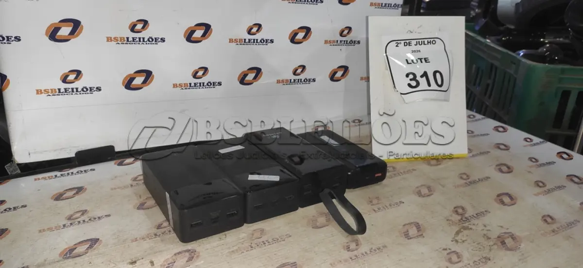 LOTE 310 - 04 POWER BANK DE MARCAS DIVERSAS. (NO ESTADO) ATENÇÃO! FAZER A VISITAÇÃO ANTES DE ARREMATAR, NÃO SABEMOS SE FUNCIONA, LEILÃO NÃO TEM GARANTIA E NEM DEVOLUÇÃO, SUJEITO A POSSÍVEIS AVARIAS VISÍVEIS/OCULTAS E/OU AUSÊNCIA DE COMPONENTES.