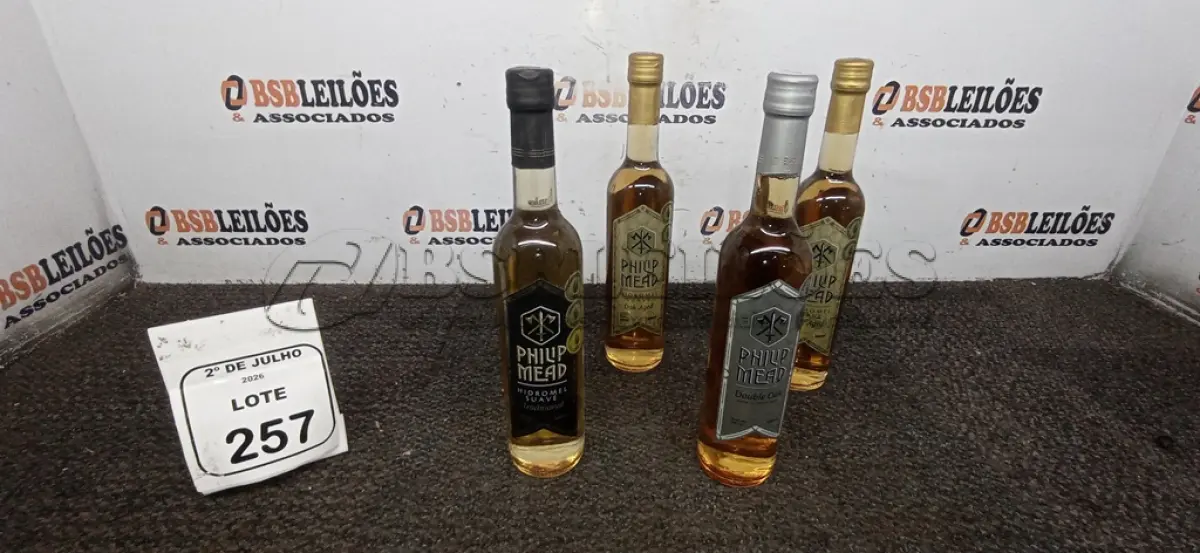 LOTE 257 - 04 GARRAFAS DE HIDROMEL DE 500ML DE SABORES DIVERSOS MARCA PHILIP MEAD. (NO ESTADO) ATENÇÃO! FAZER A VISITAÇÃO ANTES DE ARREMATAR, NÃO SABEMOS SE FUNCIONA, LEILÃO NÃO TEM GARANTIA E NEM DEVOLUÇÃO, SUJEITO A POSSÍVEIS AVARIAS VISÍVEIS/OCULTAS E/OU AUSÊNCIA DE COMPONENTES.