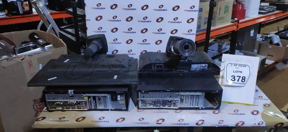 LOTE 378 - 02 CPUS E 01 MONITOR. (NO ESTADO) ATENÇÃO! FAZER A VISITAÇÃO ANTES DE ARREMATAR, NÃO SABEMOS SE FUNCIONA, LEILÃO NÃO TEM GARANTIA E NEM DEVOLUÇÃO, SUJEITO A POSSÍVEIS AVARIAS VISÍVEIS/OCULTAS E/OU AUSÊNCIA DE COMPONENTES.