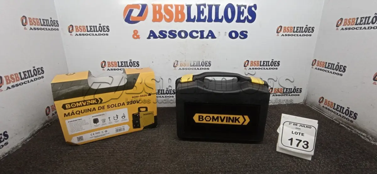 LOTE 173 - 01 MÁQUINA DE SOLDA 220V COM ACESSÓRIOS. (NO ESTADO) ATENÇÃO! FAZER A VISITAÇÃO ANTES DE ARREMATAR, NÃO SABEMOS SE FUNCIONA, LEILÃO NÃO TEM GARANTIA E NEM DEVOLUÇÃO, SUJEITO A POSSÍVEIS AVARIAS VISÍVEIS/OCULTAS E/OU AUSÊNCIA DE COMPONENTES.