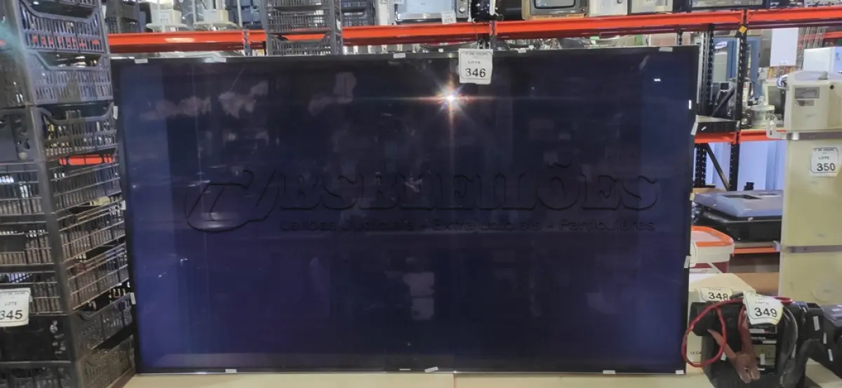 LOTE 346 - 01 TV 75’’ MARCA SAMSUNG PARA RETIRADA DE PEÇAS. (NO ESTADO) ATENÇÃO! FAZER A VISITAÇÃO ANTES DE ARREMATAR, NÃO SABEMOS SE FUNCIONA, LEILÃO NÃO TEM GARANTIA E NEM DEVOLUÇÃO, SUJEITO A POSSÍVEIS AVARIAS VISÍVEIS/OCULTAS E/OU AUSÊNCIA DE COMPONENTES.