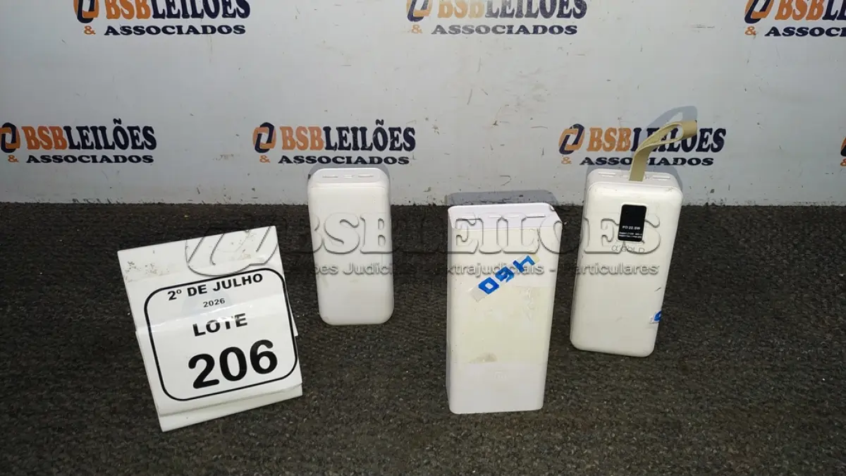 LOTE 206 - 03 POWER BANK DE MARCAS DIVERSAS. (NO ESTADO) ATENÇÃO! FAZER A VISITAÇÃO ANTES DE ARREMATAR, NÃO SABEMOS SE FUNCIONA, LEILÃO NÃO TEM GARANTIA E NEM DEVOLUÇÃO, SUJEITO A POSSÍVEIS AVARIAS VISÍVEIS/OCULTAS E/OU AUSÊNCIA DE COMPONENTES.