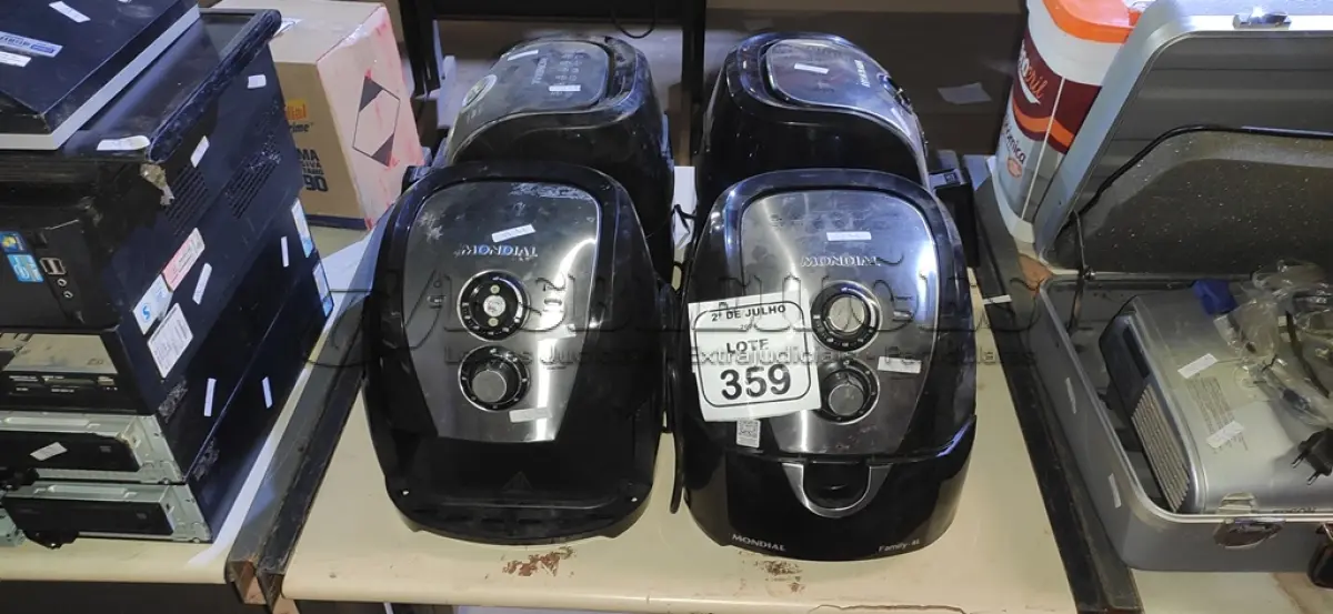LOTE 359 - 04 AIR FRYERS PARA RETIRADA DE PEÇAS. (NO ESTADO) ATENÇÃO! FAZER A VISITAÇÃO ANTES DE ARREMATAR, NÃO SABEMOS SE FUNCIONA, LEILÃO NÃO TEM GARANTIA E NEM DEVOLUÇÃO, SUJEITO A POSSÍVEIS AVARIAS VISÍVEIS/OCULTAS E/OU AUSÊNCIA DE COMPONENTES.