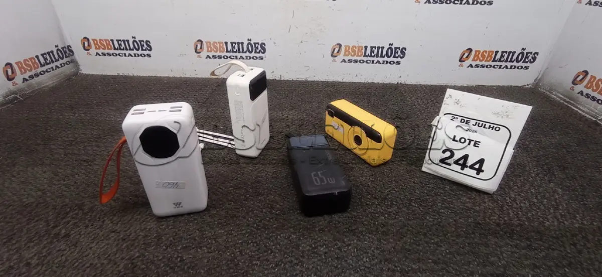 LOTE 244 - 03 POWER BANK DE MARCAS DIVERSAS. (NO ESTADO) ATENÇÃO! FAZER A VISITAÇÃO ANTES DE ARREMATAR, NÃO SABEMOS SE FUNCIONA, LEILÃO NÃO TEM GARANTIA E NEM DEVOLUÇÃO, SUJEITO A POSSÍVEIS AVARIAS VISÍVEIS/OCULTAS E/OU AUSÊNCIA DE COMPONENTES.