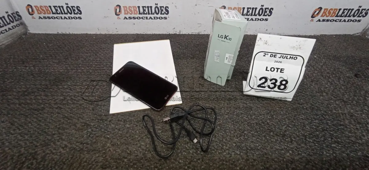 LOTE 238 - 01 SMARTFONE MODELO K10 MARCA LG. (NO ESTADO) ATENÇÃO! FAZER A VISITAÇÃO ANTES DE ARREMATAR, NÃO SABEMOS SE FUNCIONA, LEILÃO NÃO TEM GARANTIA E NEM DEVOLUÇÃO, SUJEITO A POSSÍVEIS AVARIAS VISÍVEIS/OCULTAS E/OU AUSÊNCIA DE COMPONENTES.