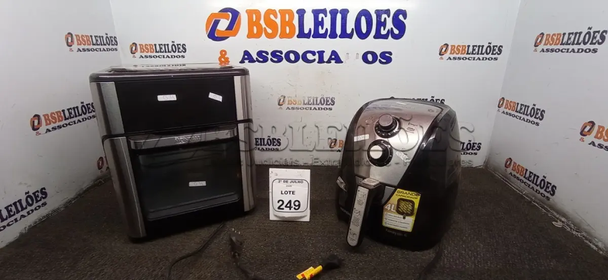 LOTE 249 - 01 AIR FRYER/FORNO 12L 220V MARCA MONDIAL E 01 AIR FRYER 220V MARCA MONDIAL. (NO ESTADO) ATENÇÃO! FAZER A VISITAÇÃO ANTES DE ARREMATAR, NÃO SABEMOS SE FUNCIONA, LEILÃO NÃO TEM GARANTIA E NEM DEVOLUÇÃO, SUJEITO A POSSÍVEIS AVARIAS VISÍVEIS/OCULTAS E/OU AUSÊNCIA DE COMPONENTES.