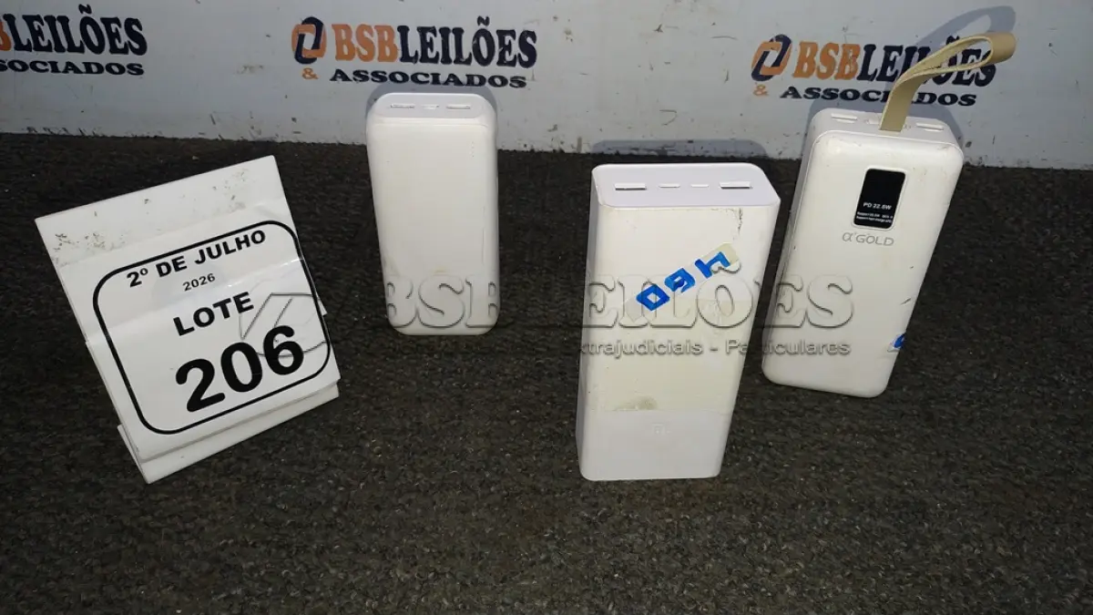 LOTE 206 - 03 POWER BANK DE MARCAS DIVERSAS. (NO ESTADO) ATENÇÃO! FAZER A VISITAÇÃO ANTES DE ARREMATAR, NÃO SABEMOS SE FUNCIONA, LEILÃO NÃO TEM GARANTIA E NEM DEVOLUÇÃO, SUJEITO A POSSÍVEIS AVARIAS VISÍVEIS/OCULTAS E/OU AUSÊNCIA DE COMPONENTES.
