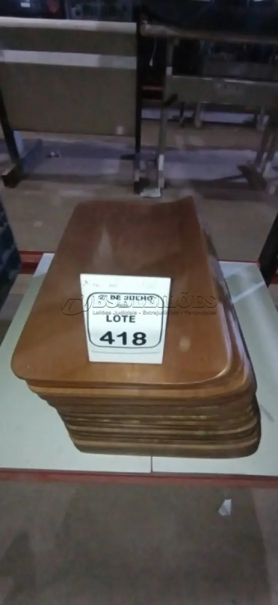LOTE 418 - 20 PLACAS DE MADEIRA. (NO ESTADO) ATENÇÃO! FAZER A VISITAÇÃO ANTES DE ARREMATAR, NÃO SABEMOS SE FUNCIONA, LEILÃO NÃO TEM GARANTIA E NEM DEVOLUÇÃO, SUJEITO A POSSÍVEIS AVARIAS VISÍVEIS/OCULTAS E/OU AUSÊNCIA DE COMPONENTES.