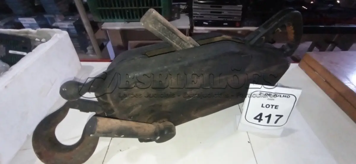 LOTE 417 - 01 GUINCHO. (NO ESTADO) ATENÇÃO! FAZER A VISITAÇÃO ANTES DE ARREMATAR, NÃO SABEMOS SE FUNCIONA, LEILÃO NÃO TEM GARANTIA E NEM DEVOLUÇÃO, SUJEITO A POSSÍVEIS AVARIAS VISÍVEIS/OCULTAS E/OU AUSÊNCIA DE COMPONENTES.