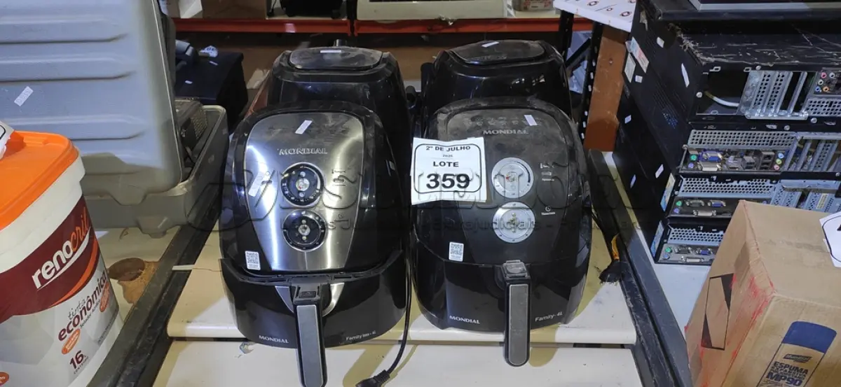 LOTE 359 - 04 AIR FRYERS PARA RETIRADA DE PEÇAS. (NO ESTADO) ATENÇÃO! FAZER A VISITAÇÃO ANTES DE ARREMATAR, NÃO SABEMOS SE FUNCIONA, LEILÃO NÃO TEM GARANTIA E NEM DEVOLUÇÃO, SUJEITO A POSSÍVEIS AVARIAS VISÍVEIS/OCULTAS E/OU AUSÊNCIA DE COMPONENTES.