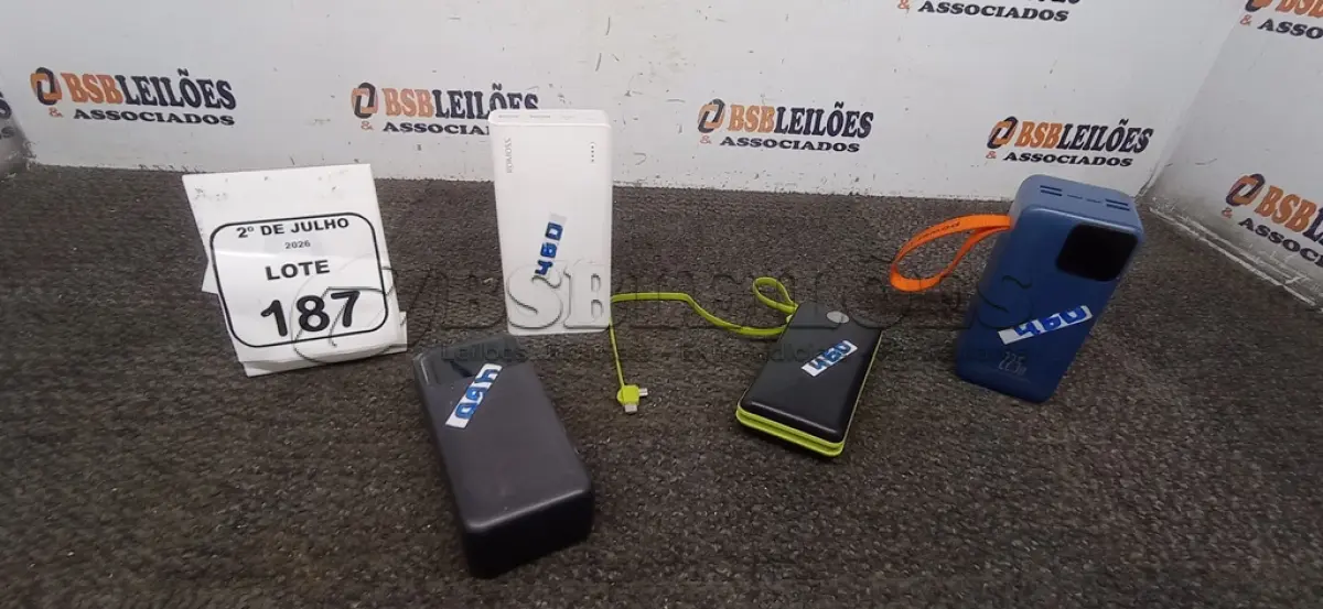 LOTE 187 - 04 POWER BANK DE MARCAS DIVERSAS. (NO ESTADO) ATENÇÃO! FAZER A VISITAÇÃO ANTES DE ARREMATAR, NÃO SABEMOS SE FUNCIONA, LEILÃO NÃO TEM GARANTIA E NEM DEVOLUÇÃO, SUJEITO A POSSÍVEIS AVARIAS VISÍVEIS/OCULTAS E/OU AUSÊNCIA DE COMPONENTES.