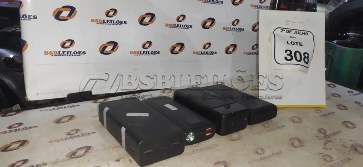 LOTE 308 - 04 POWER BANK DE MARCAS DIVERSAS. (NO ESTADO) ATENÇÃO! FAZER A VISITAÇÃO ANTES DE ARREMATAR, NÃO SABEMOS SE FUNCIONA, LEILÃO NÃO TEM GARANTIA E NEM DEVOLUÇÃO, SUJEITO A POSSÍVEIS AVARIAS VISÍVEIS/OCULTAS E/OU AUSÊNCIA DE COMPONENTES.