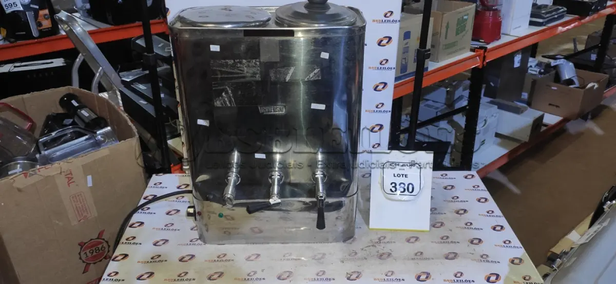 LOTE 380 - 01 CAFETEIRA INDUSTRIAL. (NO ESTADO) ATENÇÃO! FAZER A VISITAÇÃO ANTES DE ARREMATAR, NÃO SABEMOS SE FUNCIONA, LEILÃO NÃO TEM GARANTIA E NEM DEVOLUÇÃO, SUJEITO A POSSÍVEIS AVARIAS VISÍVEIS/OCULTAS E/OU AUSÊNCIA DE COMPONENTES.