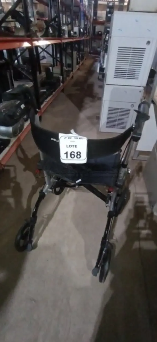 LOTE 168 - 01 ANDADOR DE 04 RODAS COM ASSENTO. (NO ESTADO) ATENÇÃO! FAZER A VISITAÇÃO ANTES DE ARREMATAR, NÃO SABEMOS SE FUNCIONA, LEILÃO NÃO TEM GARANTIA E NEM DEVOLUÇÃO, SUJEITO A POSSÍVEIS AVARIAS VISÍVEIS/OCULTAS E/OU AUSÊNCIA DE COMPONENTES.