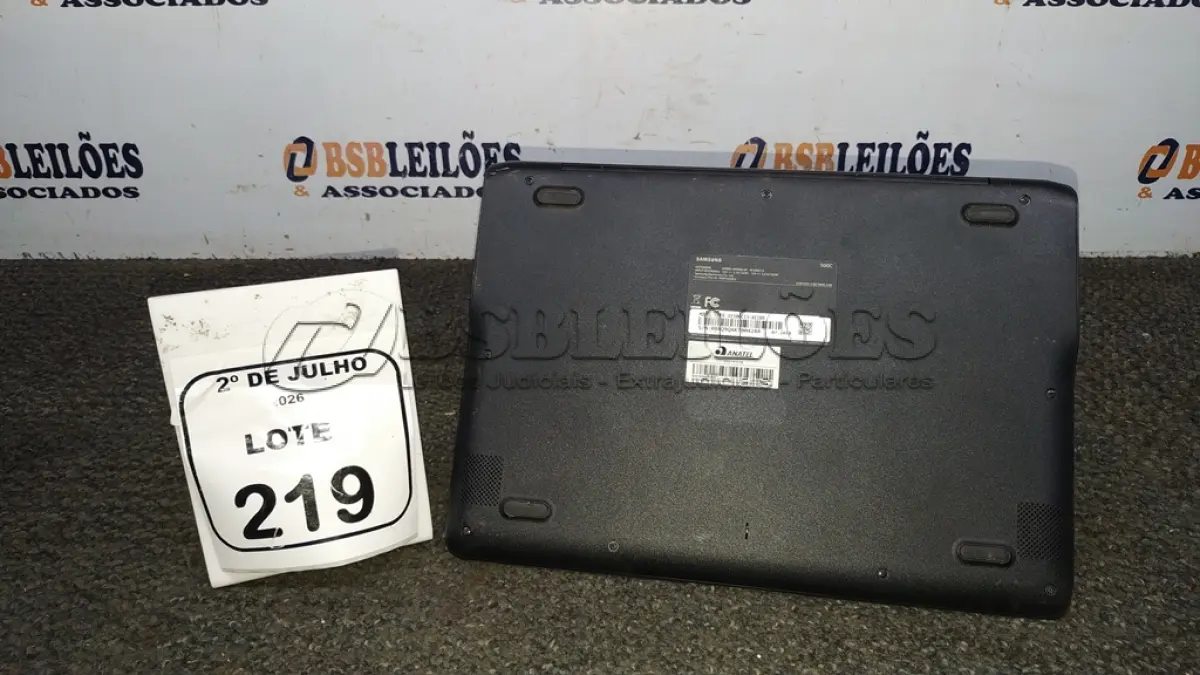 LOTE 219 - 01 CROMEBOOK LINHA CONNECT MEMÓRIA 4GB, 16GB E.MMC TELA DE 11.6’’ MARCA SAMSUNG SEM FONTE. (NO ESTADO) ATENÇÃO! FAZER A VISITAÇÃO ANTES DE ARREMATAR, NÃO SABEMOS SE FUNCIONA, LEILÃO NÃO TEM GARANTIA E NEM DEVOLUÇÃO, SUJEITO A POSSÍVEIS AVARIAS VISÍVEIS/OCULTAS E/OU AUSÊNCIA DE COMPONENTES.