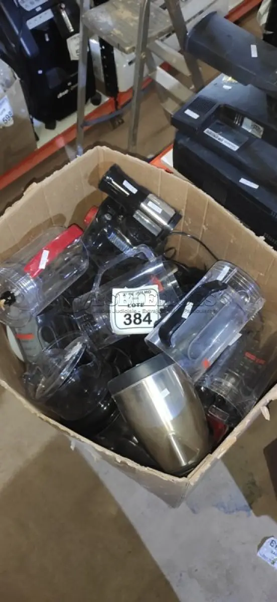 LOTE 384 - 01 LOTE COM GRANDE QUANTIDADE DE MOTORES E COMPÔS DE LIQUIDIFICADORES E ELETRODOMÉSTICOS DIVERSOS PARA RETIRADA DE PEÇAS. (NO ESTADO) ATENÇÃO! FAZER A VISITAÇÃO ANTES DE ARREMATAR, NÃO SABEMOS SE FUNCIONA, LEILÃO NÃO TEM GARANTIA E NEM DEVOLUÇÃO, SUJEITO A POSSÍVEIS AVARIAS VISÍVEIS/OCULTAS E/OU AUSÊNCIA DE COMPONENTES.
