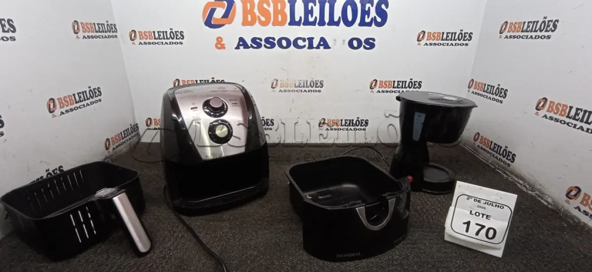 LOTE 170 - 01 AIR FRYER E 01 CAFETEIRA MARCA MONDIAL. (NO ESTADO) ATENÇÃO! FAZER A VISITAÇÃO ANTES DE ARREMATAR, NÃO SABEMOS SE FUNCIONA, LEILÃO NÃO TEM GARANTIA E NEM DEVOLUÇÃO, SUJEITO A POSSÍVEIS AVARIAS VISÍVEIS/OCULTAS E/OU AUSÊNCIA DE COMPONENTES.