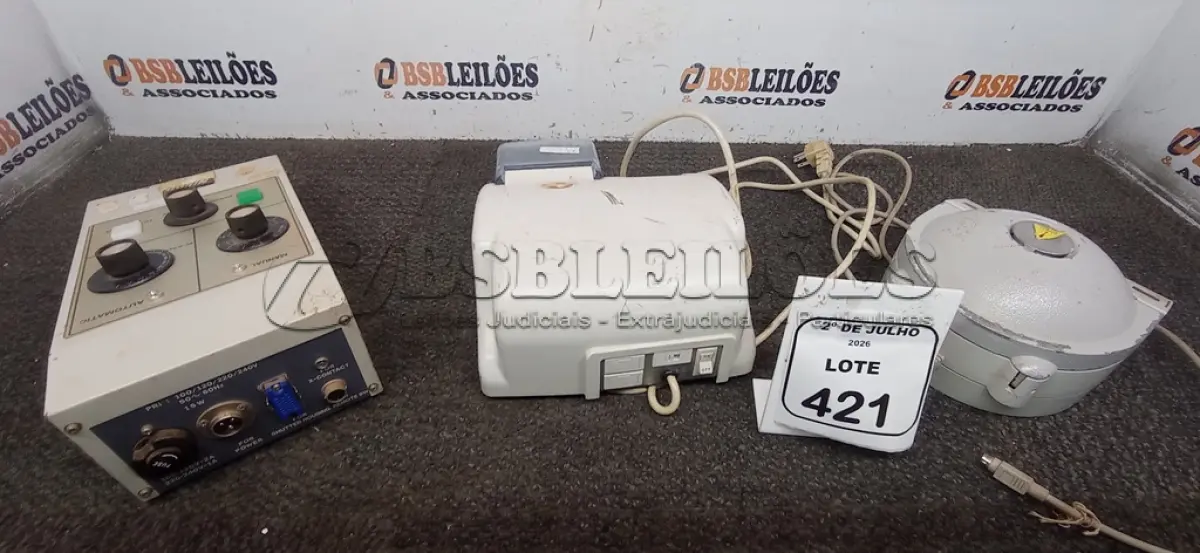 LOTE 421 - 01 CONTROLADOR DE FOTOMICROGRAFIA, 01 AMALGADOR E 01 MINI CENTRIFUGA. (NO ESTADO) ATENÇÃO! FAZER A VISITAÇÃO ANTES DE ARREMATAR, NÃO SABEMOS SE FUNCIONA, LEILÃO NÃO TEM GARANTIA E NEM DEVOLUÇÃO, SUJEITO A POSSÍVEIS AVARIAS VISÍVEIS/OCULTAS E/OU AUSÊNCIA DE COMPONENTES.