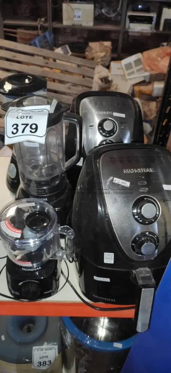 LOTE 379 - 02 AIR FRYERS E 03 LIQUIDIFICADORES DE MODELOS DIVERSOS MARCA MONDIAL. (NO ESTADO) ATENÇÃO! FAZER A VISITAÇÃO ANTES DE ARREMATAR, NÃO SABEMOS SE FUNCIONA, LEILÃO NÃO TEM GARANTIA E NEM DEVOLUÇÃO, SUJEITO A POSSÍVEIS AVARIAS VISÍVEIS/OCULTAS E/OU AUSÊNCIA DE COMPONENTES.
