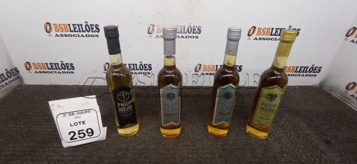 LOTE 259 - 04 GARRAFAS DE HIDROMEL DE 500ML DE SABORES DIVERSOS MARCA PHILIP MEAD. (NO ESTADO) ATENÇÃO! FAZER A VISITAÇÃO ANTES DE ARREMATAR, NÃO SABEMOS SE FUNCIONA, LEILÃO NÃO TEM GARANTIA E NEM DEVOLUÇÃO, SUJEITO A POSSÍVEIS AVARIAS VISÍVEIS/OCULTAS E/OU AUSÊNCIA DE COMPONENTES.