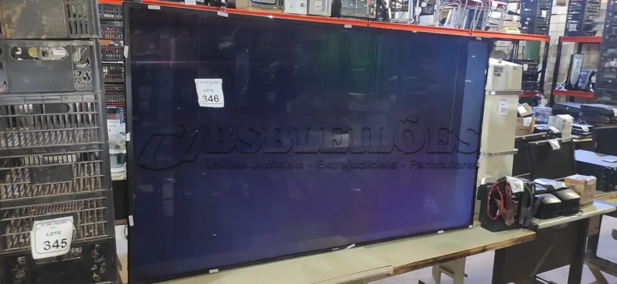LOTE 346 - 01 TV 75’’ MARCA SAMSUNG PARA RETIRADA DE PEÇAS. (NO ESTADO) ATENÇÃO! FAZER A VISITAÇÃO ANTES DE ARREMATAR, NÃO SABEMOS SE FUNCIONA, LEILÃO NÃO TEM GARANTIA E NEM DEVOLUÇÃO, SUJEITO A POSSÍVEIS AVARIAS VISÍVEIS/OCULTAS E/OU AUSÊNCIA DE COMPONENTES.