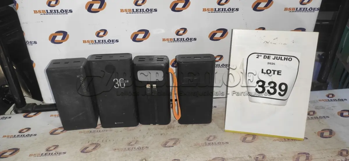LOTE 339 - 04 POWER BANK DE MARCAS DIVERSAS. (NO ESTADO) ATENÇÃO! FAZER A VISITAÇÃO ANTES DE ARREMATAR, NÃO SABEMOS SE FUNCIONA, LEILÃO NÃO TEM GARANTIA E NEM DEVOLUÇÃO, SUJEITO A POSSÍVEIS AVARIAS VISÍVEIS/OCULTAS E/OU AUSÊNCIA DE COMPONENTES.