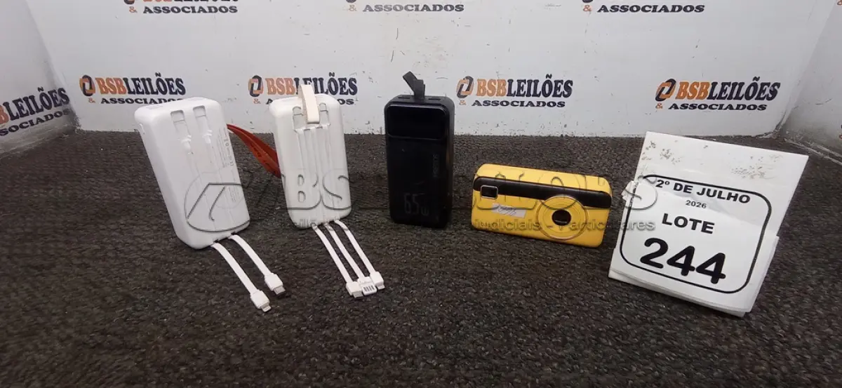 LOTE 244 - 03 POWER BANK DE MARCAS DIVERSAS. (NO ESTADO) ATENÇÃO! FAZER A VISITAÇÃO ANTES DE ARREMATAR, NÃO SABEMOS SE FUNCIONA, LEILÃO NÃO TEM GARANTIA E NEM DEVOLUÇÃO, SUJEITO A POSSÍVEIS AVARIAS VISÍVEIS/OCULTAS E/OU AUSÊNCIA DE COMPONENTES.