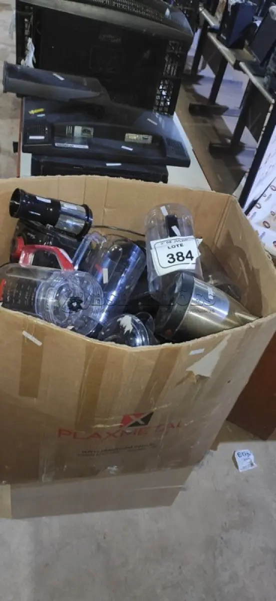 LOTE 384 - 01 LOTE COM GRANDE QUANTIDADE DE MOTORES E COMPÔS DE LIQUIDIFICADORES E ELETRODOMÉSTICOS DIVERSOS PARA RETIRADA DE PEÇAS. (NO ESTADO) ATENÇÃO! FAZER A VISITAÇÃO ANTES DE ARREMATAR, NÃO SABEMOS SE FUNCIONA, LEILÃO NÃO TEM GARANTIA E NEM DEVOLUÇÃO, SUJEITO A POSSÍVEIS AVARIAS VISÍVEIS/OCULTAS E/OU AUSÊNCIA DE COMPONENTES.