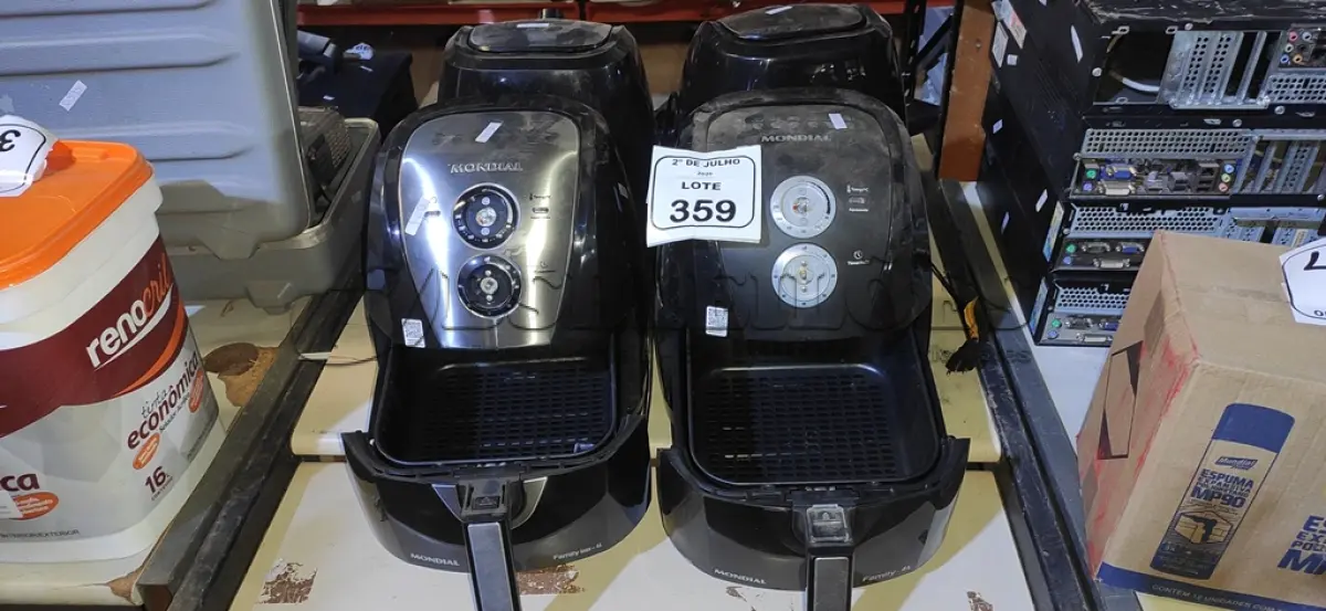 LOTE 359 - 04 AIR FRYERS PARA RETIRADA DE PEÇAS. (NO ESTADO) ATENÇÃO! FAZER A VISITAÇÃO ANTES DE ARREMATAR, NÃO SABEMOS SE FUNCIONA, LEILÃO NÃO TEM GARANTIA E NEM DEVOLUÇÃO, SUJEITO A POSSÍVEIS AVARIAS VISÍVEIS/OCULTAS E/OU AUSÊNCIA DE COMPONENTES.