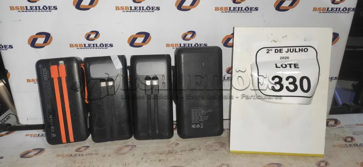 LOTE 330 - 04 POWER BANK DE MARCAS DIVERSAS. (NO ESTADO) ATENÇÃO! FAZER A VISITAÇÃO ANTES DE ARREMATAR, NÃO SABEMOS SE FUNCIONA, LEILÃO NÃO TEM GARANTIA E NEM DEVOLUÇÃO, SUJEITO A POSSÍVEIS AVARIAS VISÍVEIS/OCULTAS E/OU AUSÊNCIA DE COMPONENTES.