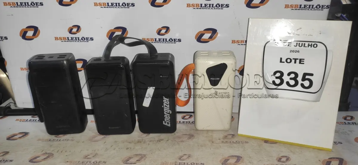 LOTE 335 - 04 POWER BANK DE MARCAS DIVERSAS. (NO ESTADO) ATENÇÃO! FAZER A VISITAÇÃO ANTES DE ARREMATAR, NÃO SABEMOS SE FUNCIONA, LEILÃO NÃO TEM GARANTIA E NEM DEVOLUÇÃO, SUJEITO A POSSÍVEIS AVARIAS VISÍVEIS/OCULTAS E/OU AUSÊNCIA DE COMPONENTES.