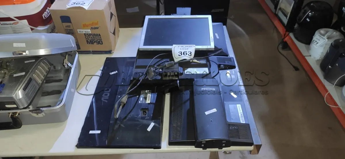 LOTE 363 - 05 MONITORES DE MARCAS E MODELOS DIVERSOS. (NO ESTADO) ATENÇÃO! FAZER A VISITAÇÃO ANTES DE ARREMATAR, NÃO SABEMOS SE FUNCIONA, LEILÃO NÃO TEM GARANTIA E NEM DEVOLUÇÃO, SUJEITO A POSSÍVEIS AVARIAS VISÍVEIS/OCULTAS E/OU AUSÊNCIA DE COMPONENTES.