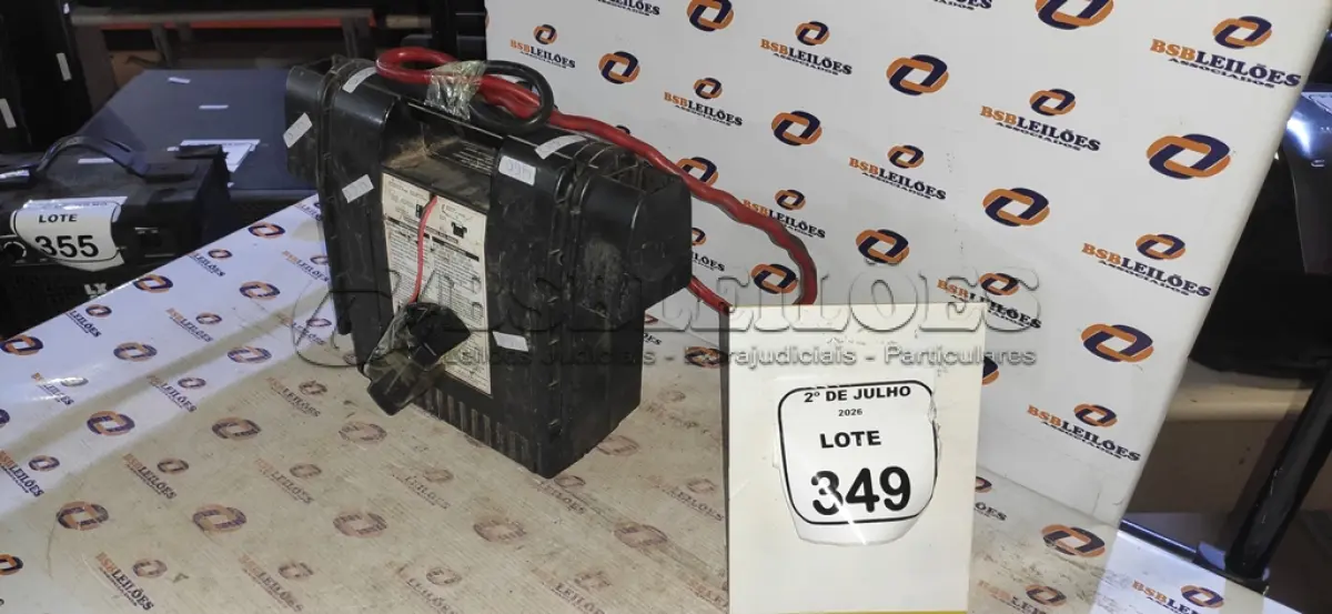 LOTE 349 - 01 AUXILIAR DE PARTIDA MODELO ES5000 MARCA BOOSTER. (NO ESTADO) ATENÇÃO! FAZER A VISITAÇÃO ANTES DE ARREMATAR, NÃO SABEMOS SE FUNCIONA, LEILÃO NÃO TEM GARANTIA E NEM DEVOLUÇÃO, SUJEITO A POSSÍVEIS AVARIAS VISÍVEIS/OCULTAS E/OU AUSÊNCIA DE COMPONENTES.