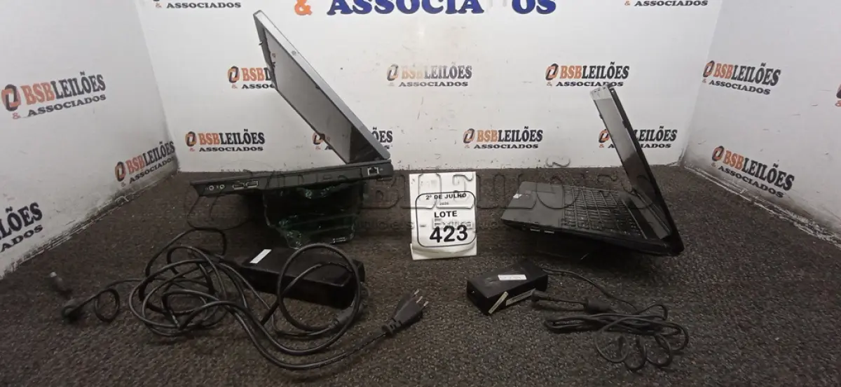 LOTE 423 - 02 MONITORES COM FONTES MARCAS HP E POSITIVO. (NO ESTADO) ATENÇÃO! FAZER A VISITAÇÃO ANTES DE ARREMATAR, NÃO SABEMOS SE FUNCIONA, LEILÃO NÃO TEM GARANTIA E NEM DEVOLUÇÃO, SUJEITO A POSSÍVEIS AVARIAS VISÍVEIS/OCULTAS E/OU AUSÊNCIA DE COMPONENTES.