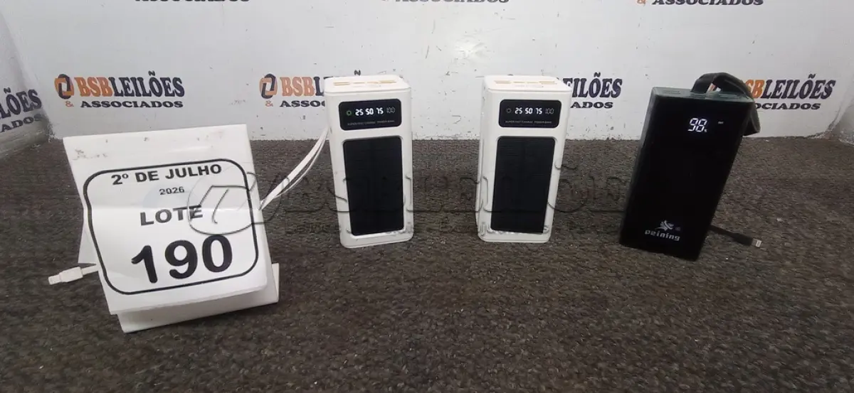 LOTE 190 - 03 POWER BANK DE MARCAS DIVERSAS. (NO ESTADO) ATENÇÃO! FAZER A VISITAÇÃO ANTES DE ARREMATAR, NÃO SABEMOS SE FUNCIONA, LEILÃO NÃO TEM GARANTIA E NEM DEVOLUÇÃO, SUJEITO A POSSÍVEIS AVARIAS VISÍVEIS/OCULTAS E/OU AUSÊNCIA DE COMPONENTES.