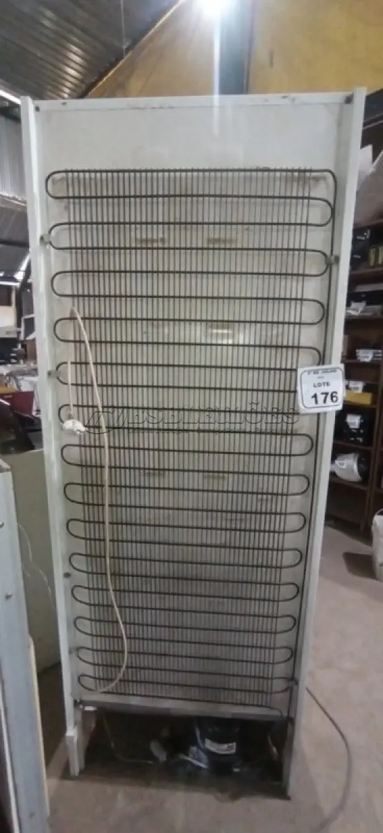 LOTE 176 - 01 GELADEIRA 460L 220V MARCA CONTINENTAL. (NO ESTADO) ATENÇÃO! FAZER A VISITAÇÃO ANTES DE ARREMATAR, NÃO SABEMOS SE FUNCIONA, LEILÃO NÃO TEM GARANTIA E NEM DEVOLUÇÃO, SUJEITO A POSSÍVEIS AVARIAS VISÍVEIS/OCULTAS E/OU AUSÊNCIA DE COMPONENTES.
